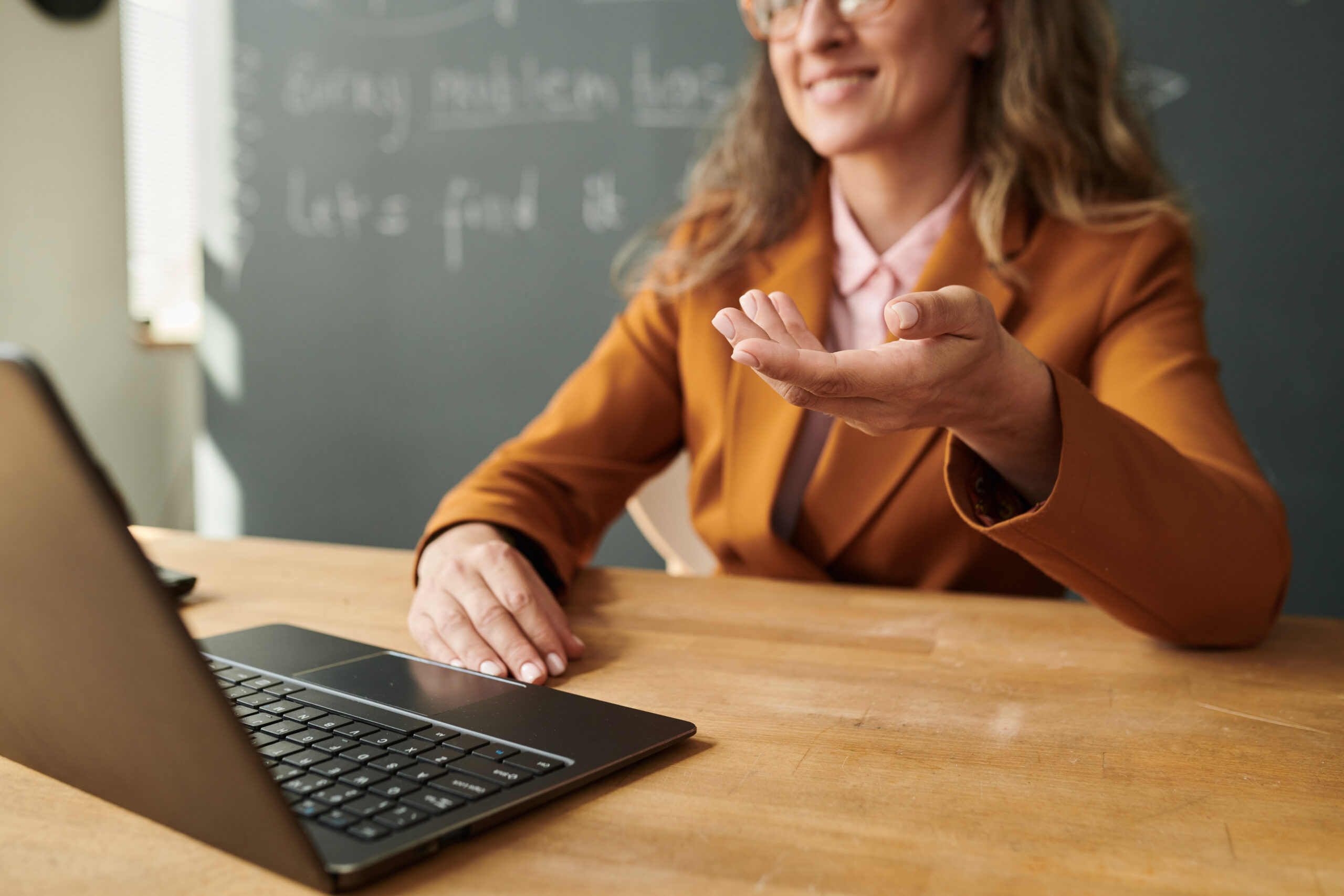 teacher gesturing in online lesson
